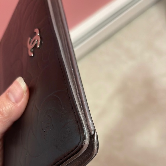 Vintage Chanel camellia lambskin wallet with chain - Picture 12 of 16